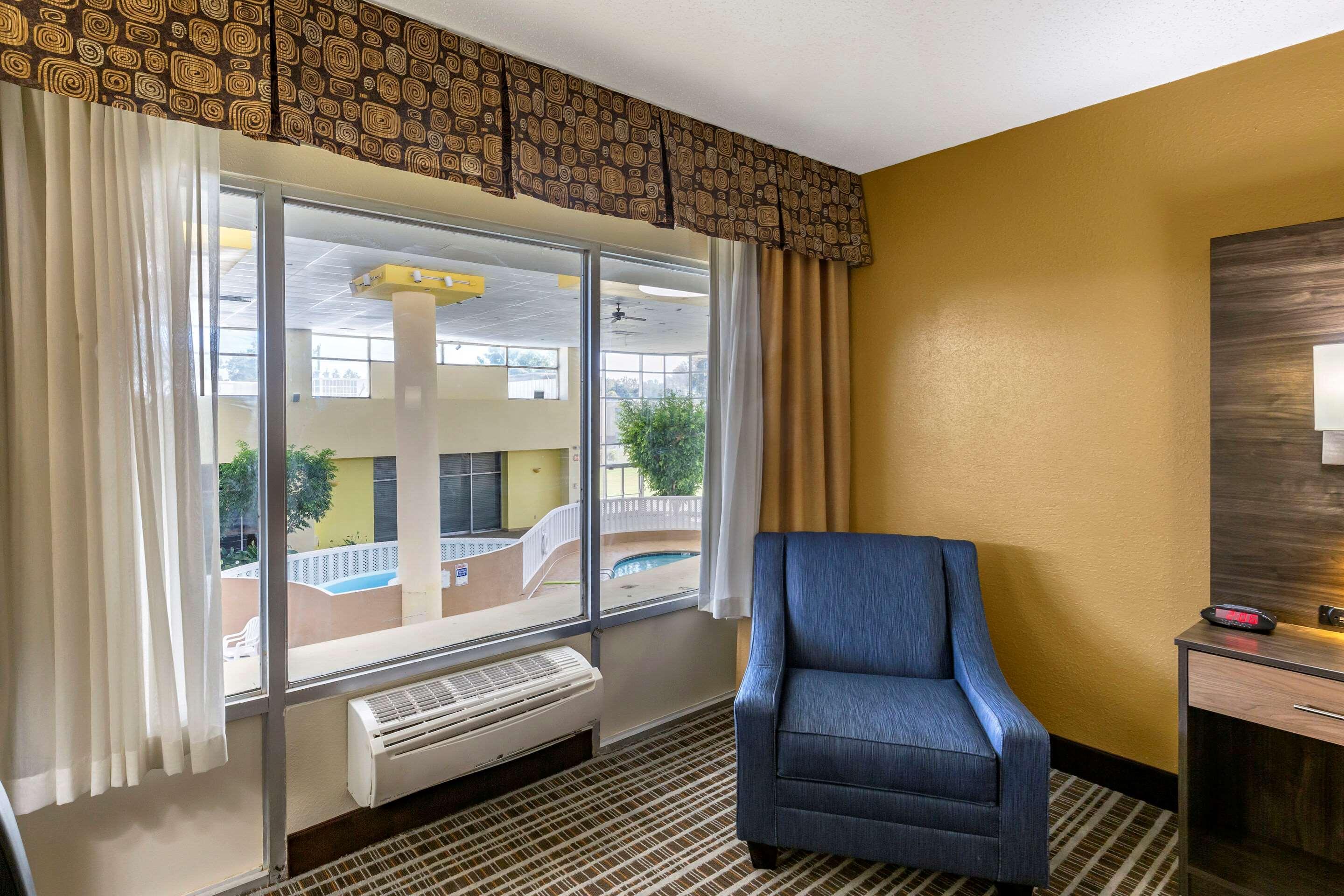 Quality Inn & Suites - Greensboro-High Point Экстерьер фото