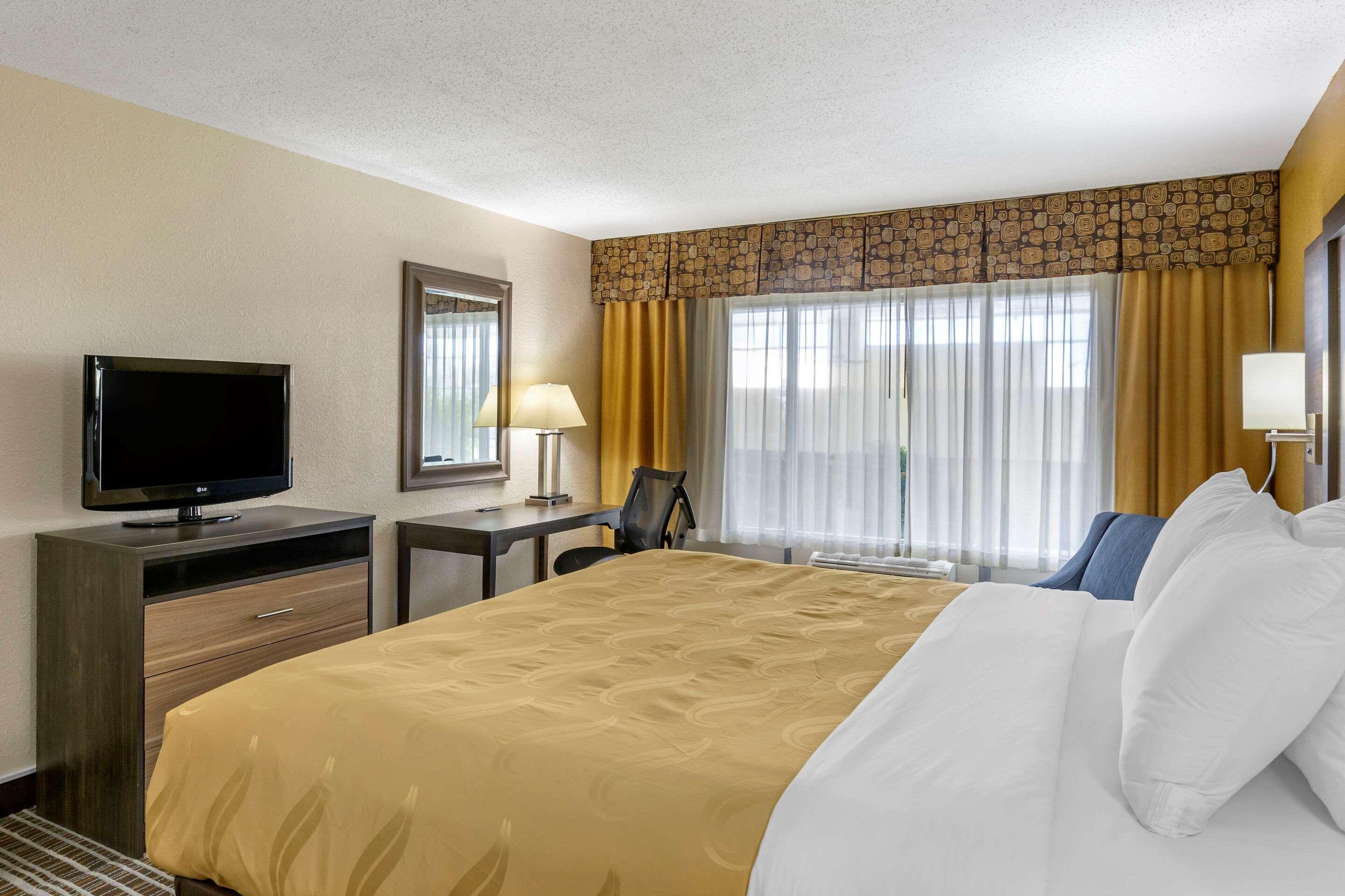 Quality Inn & Suites - Greensboro-High Point Экстерьер фото