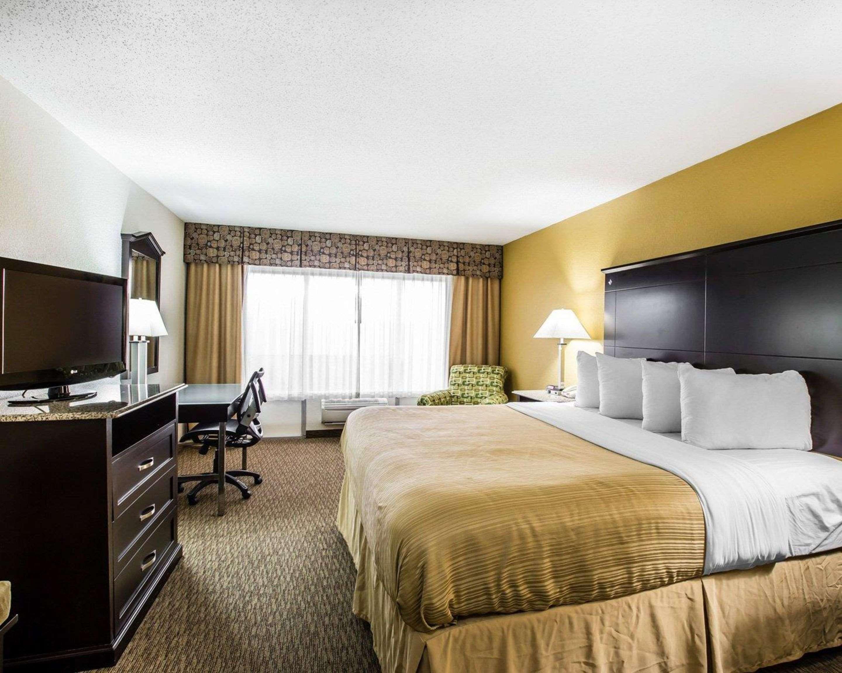 Quality Inn & Suites - Greensboro-High Point Экстерьер фото