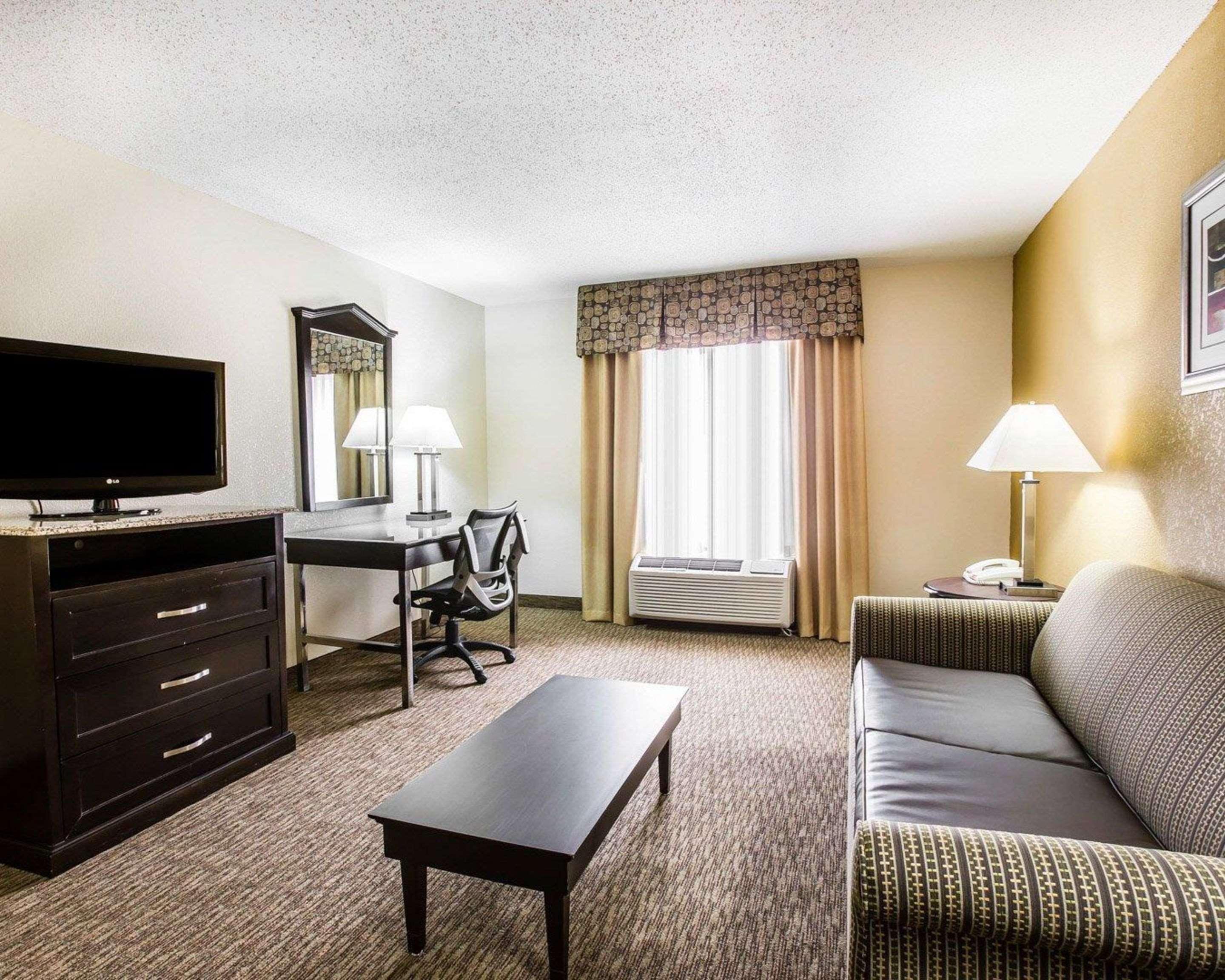 Quality Inn & Suites - Greensboro-High Point Экстерьер фото