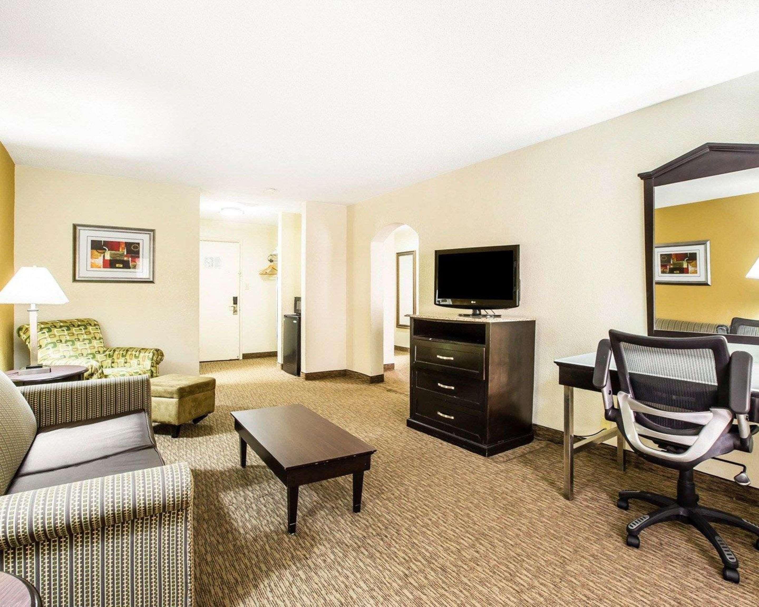 Quality Inn & Suites - Greensboro-High Point Экстерьер фото