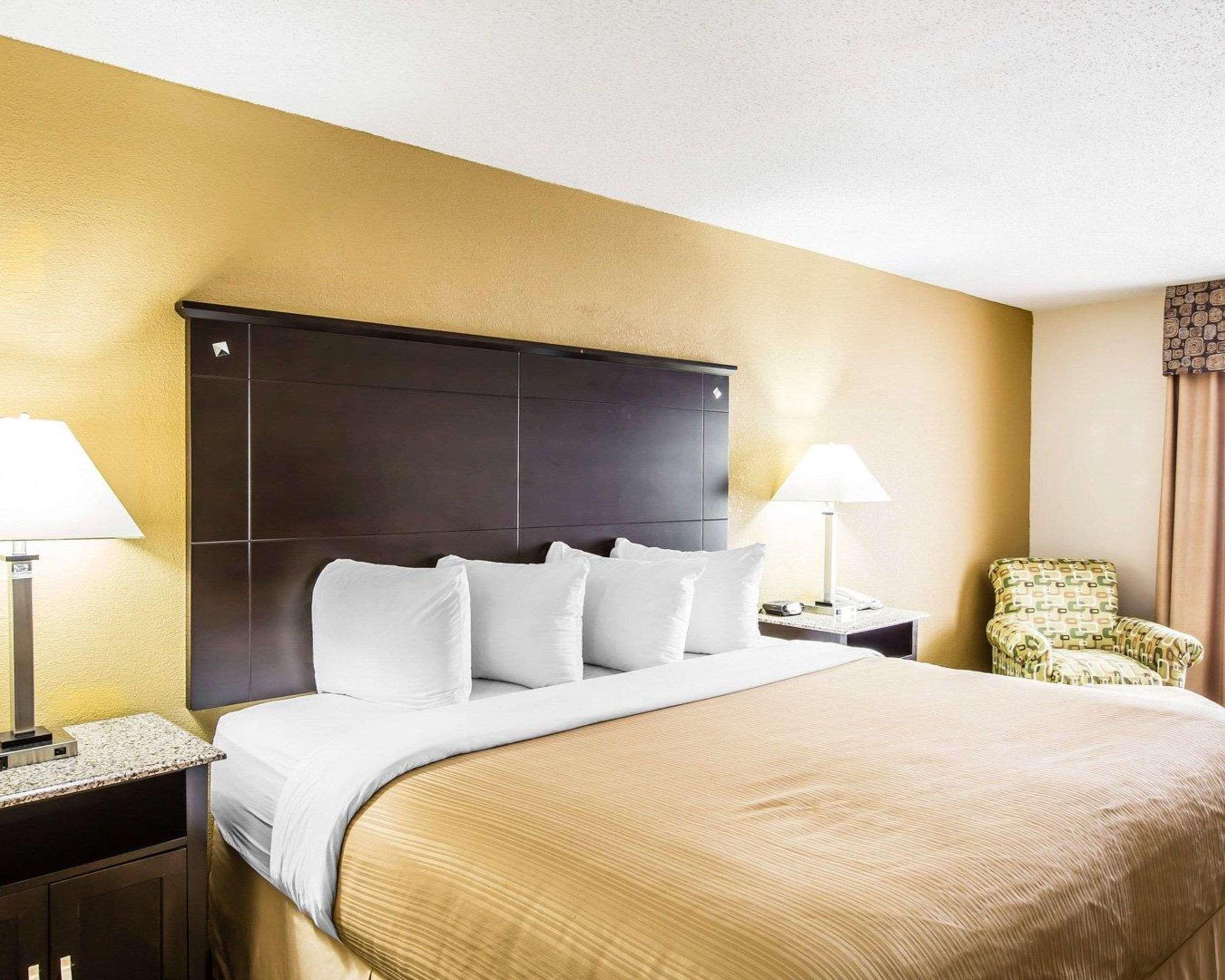 Quality Inn & Suites - Greensboro-High Point Экстерьер фото