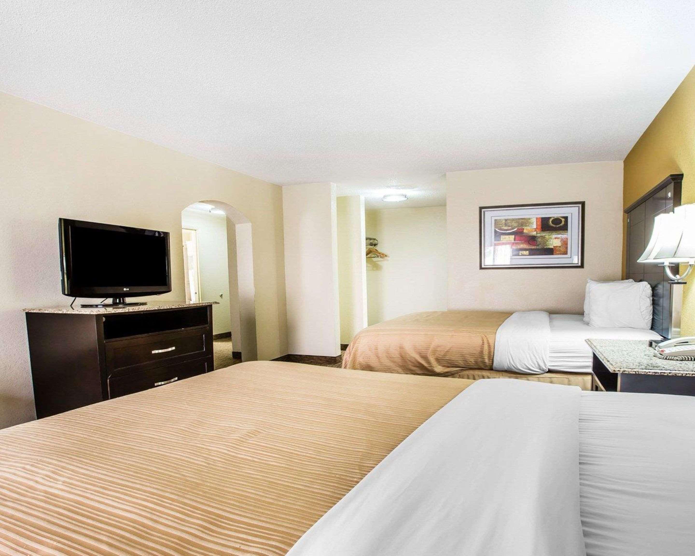 Quality Inn & Suites - Greensboro-High Point Экстерьер фото