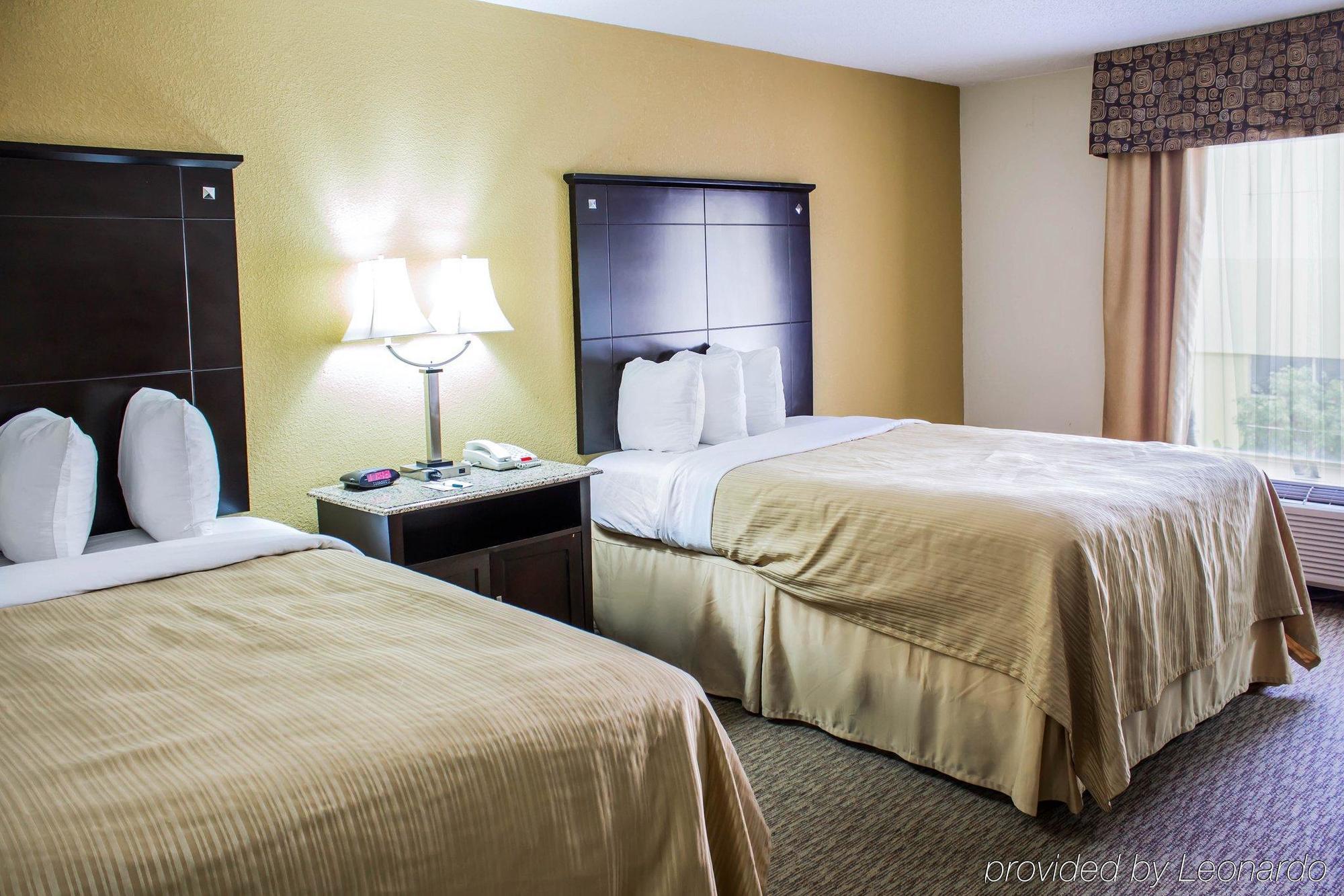 Quality Inn & Suites - Greensboro-High Point Экстерьер фото