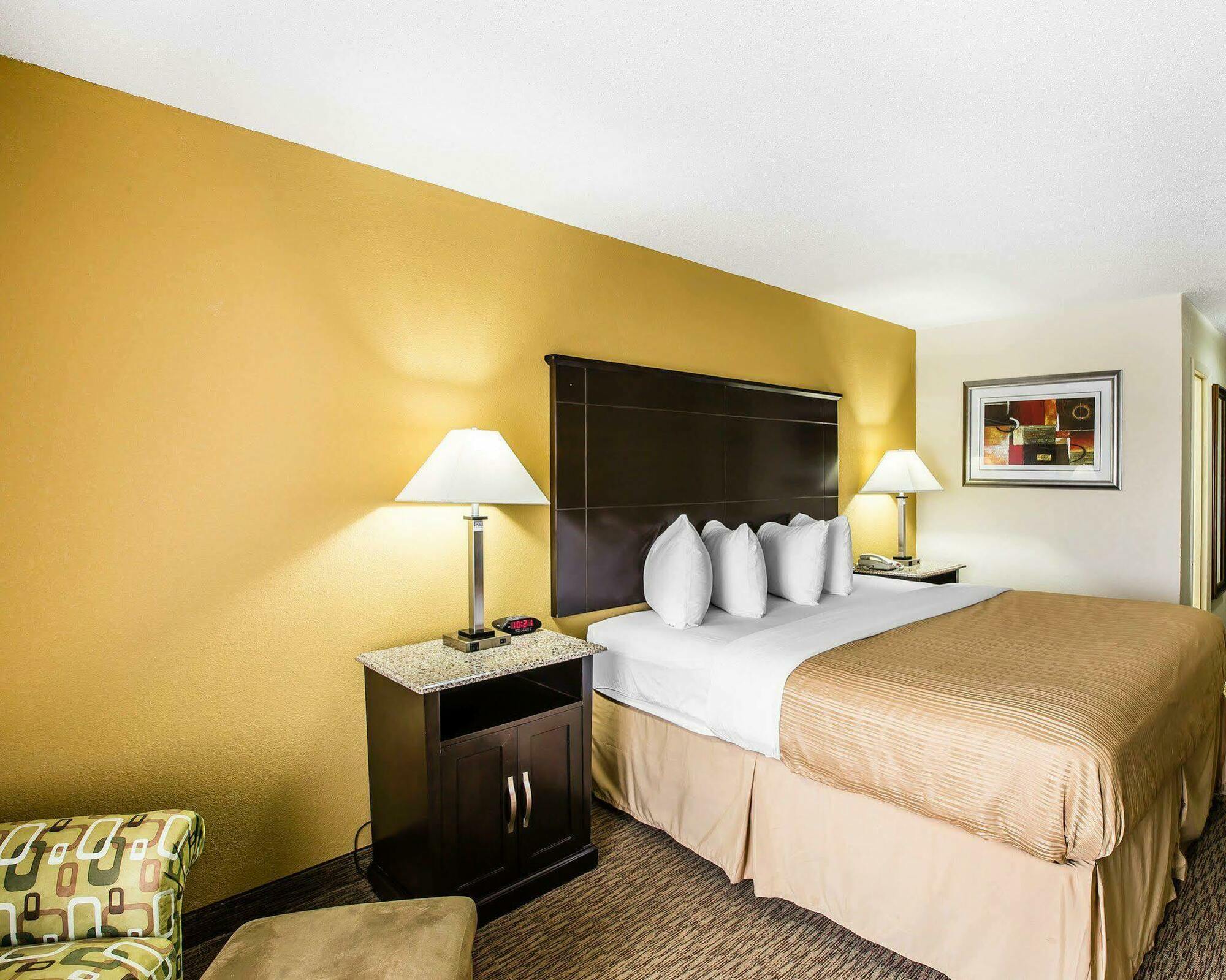 Quality Inn & Suites - Greensboro-High Point Экстерьер фото